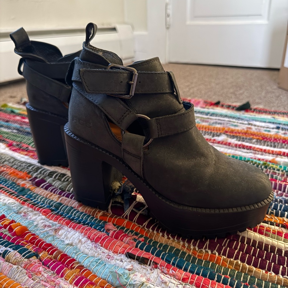 Dolls Kill Black Chunky Heeled Boots - Picture 5 of 6